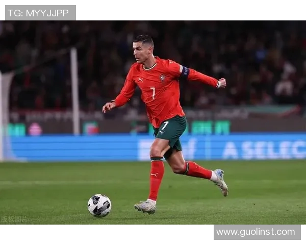 4号足球比赛球星精彩表现解析与职业生涯成就回顾